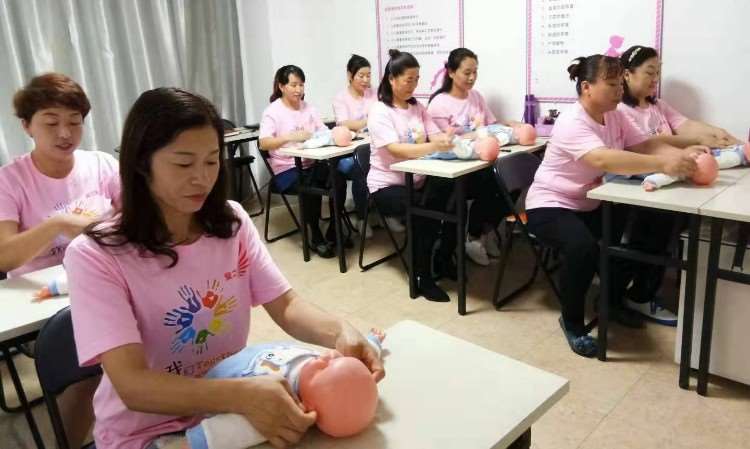 大連愛之翼家政服務(wù) 專業(yè)守護(hù)，讓家更溫馨